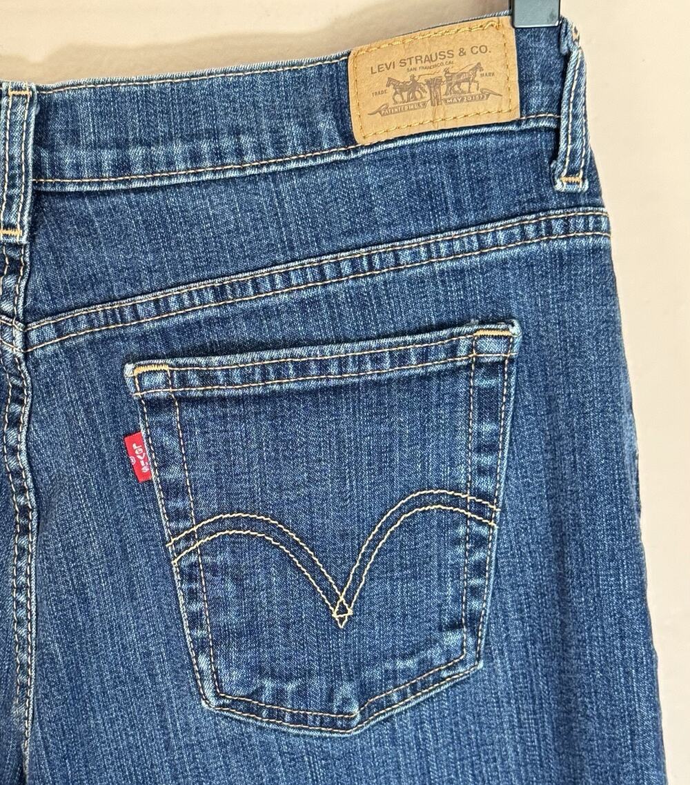 Levi's Women's Medium Size 16 Mid-Rise Relaxed Boot Cut 550 Blue Denim Jeans